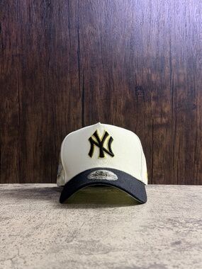 New Era 9FORTY A-Frame Yankees Cream Black Snapback 1999 World Series OSFA